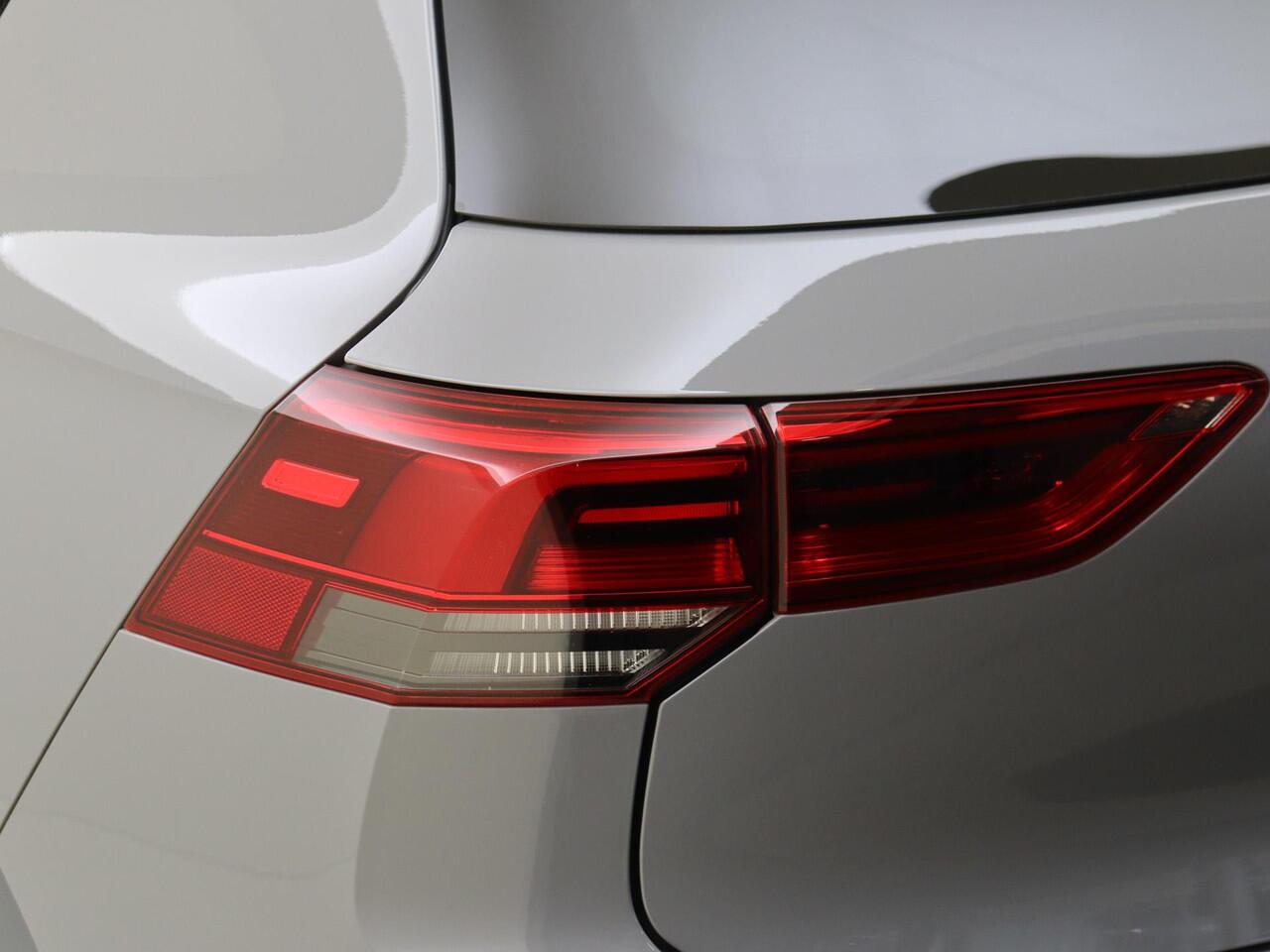 Volkswagen GOLF 1.4 eHybrid Style | SoH 91% | Trekhaak | Head-up display | Parkeerassistent | Adaptieve cruise control | Dodehoek detectie | Keyless | CarPlay | Stoel- en stuurwielverwarming |