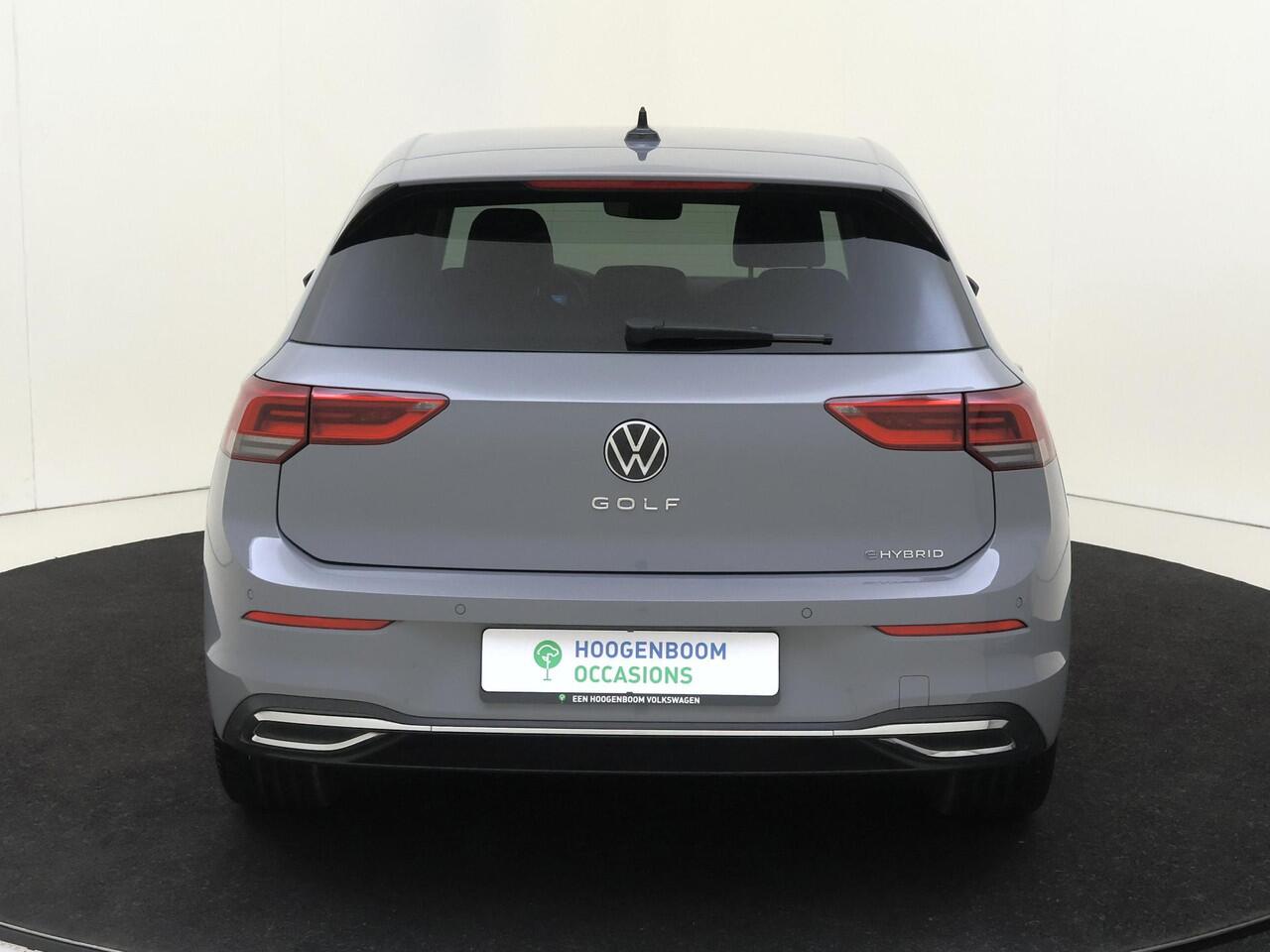 Volkswagen GOLF 1.4 eHybrid Style | SoH 91% | Trekhaak | Head-up display | Parkeerassistent | Adaptieve cruise control | Dodehoek detectie | Keyless | CarPlay | Stoel- en stuurwielverwarming |