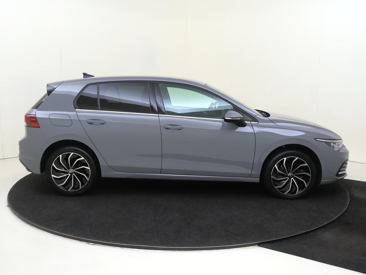 Volkswagen GOLF 1.4 eHybrid Style | SoH 91% | Trekhaak | Head-up display | Parkeerassistent | Adaptieve cruise control | Dodehoek detectie | Keyless | CarPlay | Stoel- en stuurwielverwarming |