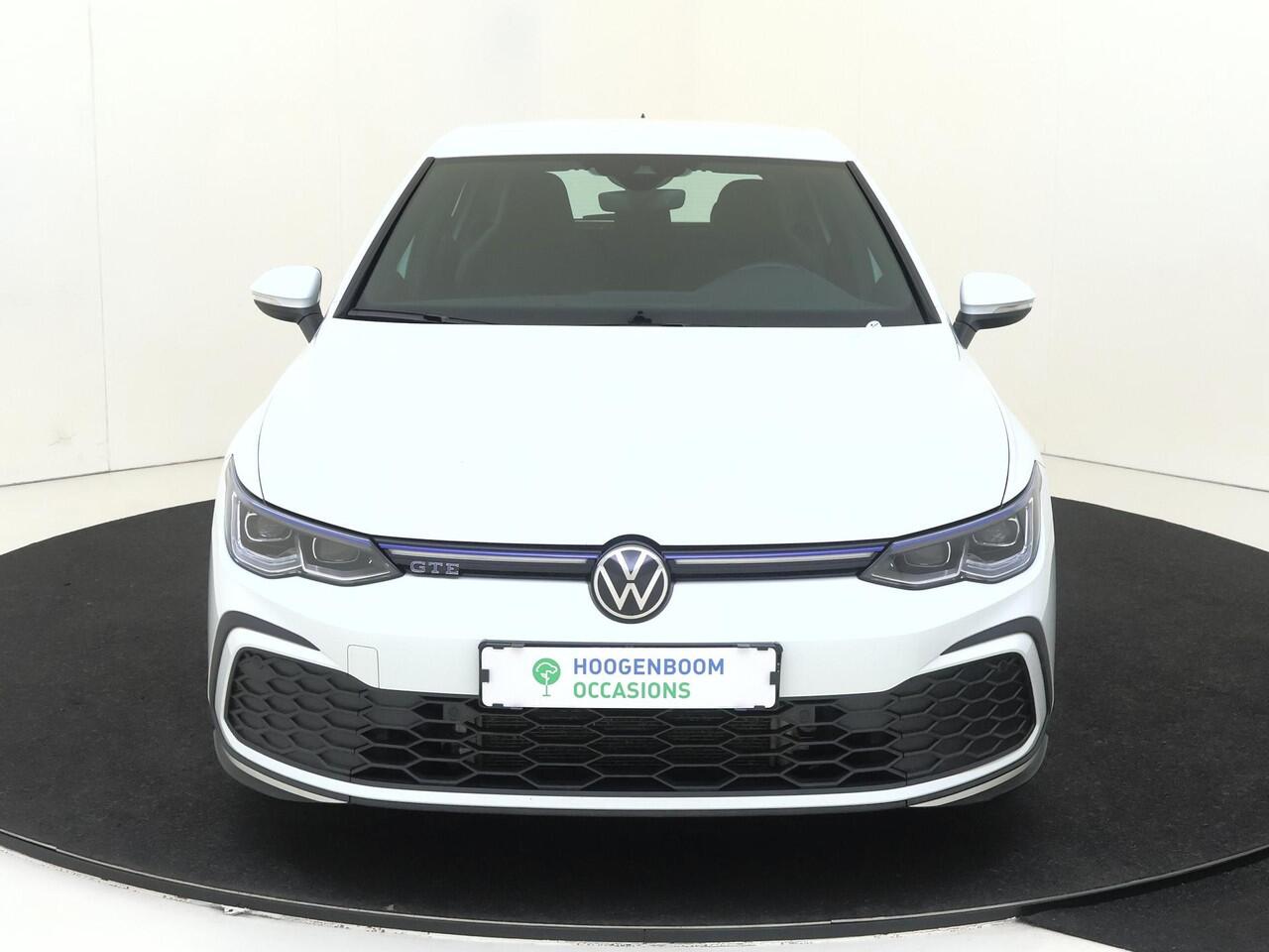 Volkswagen GOLF 1.4 eHybrid GTE | SoH 99% | Trekhaak | LED matrix verlichting | Dodehoek detectie | Adaptieve cruise control | Stoel- en stuurwielverwarming | Navigatie | CarPlay |