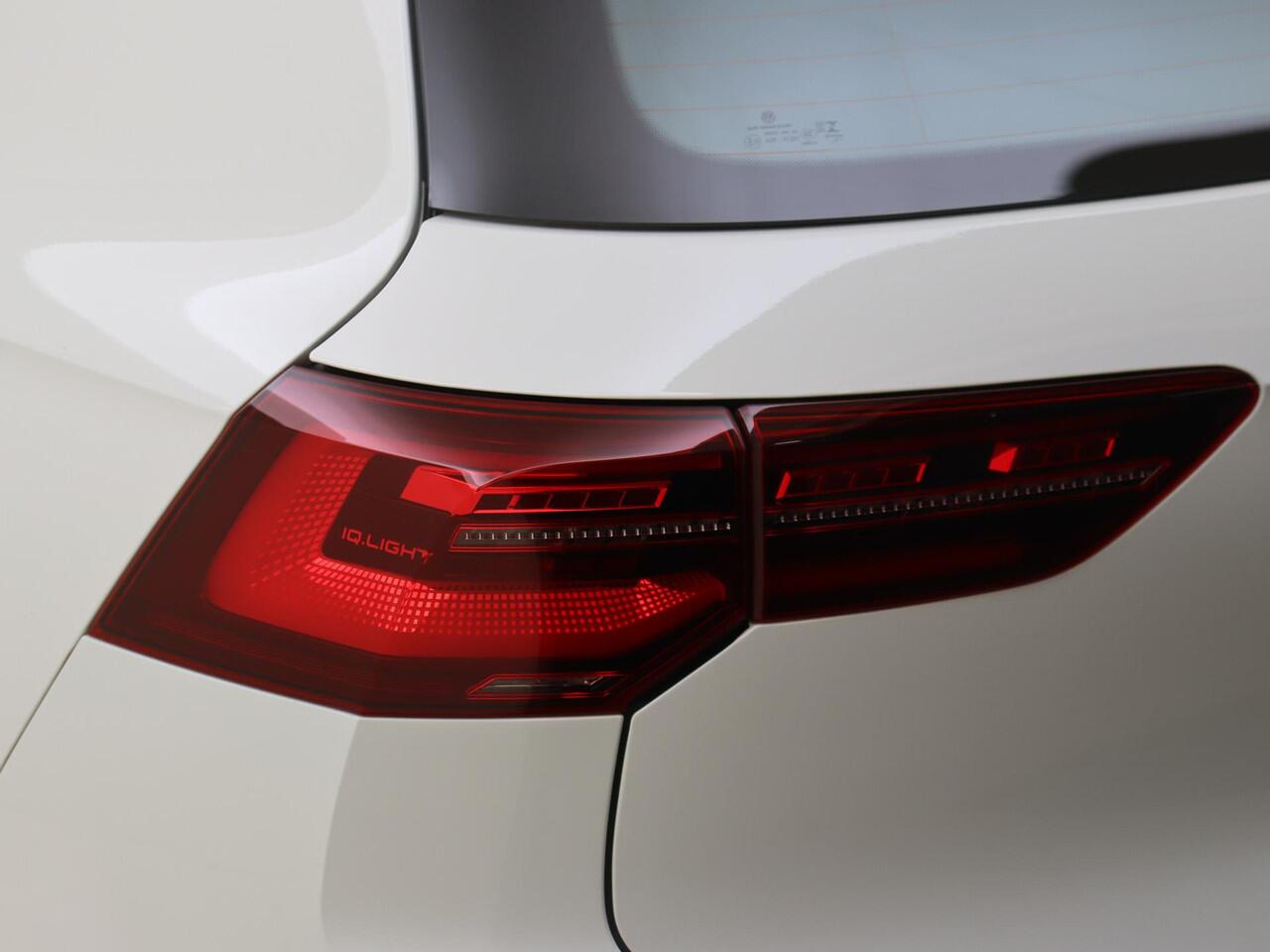 Volkswagen GOLF 1.4 eHybrid GTE | SoH 99% | Trekhaak | LED matrix verlichting | Dodehoek detectie | Adaptieve cruise control | Stoel- en stuurwielverwarming | Navigatie | CarPlay |