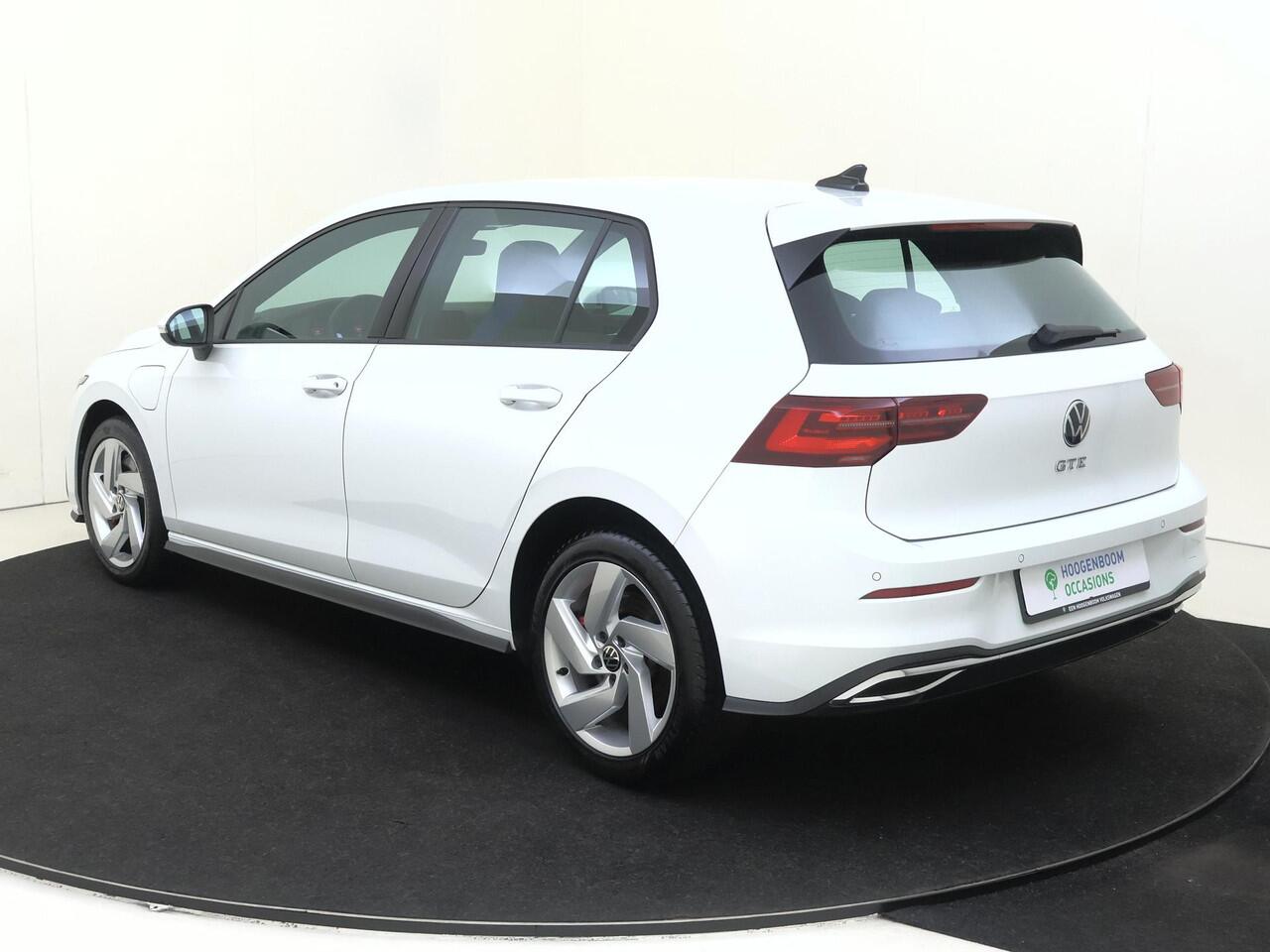 Volkswagen GOLF 1.4 eHybrid GTE | SoH 99% | Trekhaak | LED matrix verlichting | Dodehoek detectie | Adaptieve cruise control | Stoel- en stuurwielverwarming | Navigatie | CarPlay |