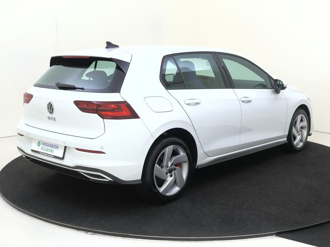 Volkswagen GOLF 1.4 eHybrid GTE | SoH 99% | Trekhaak | LED matrix verlichting | Dodehoek detectie | Adaptieve cruise control | Stoel- en stuurwielverwarming | Navigatie | CarPlay |