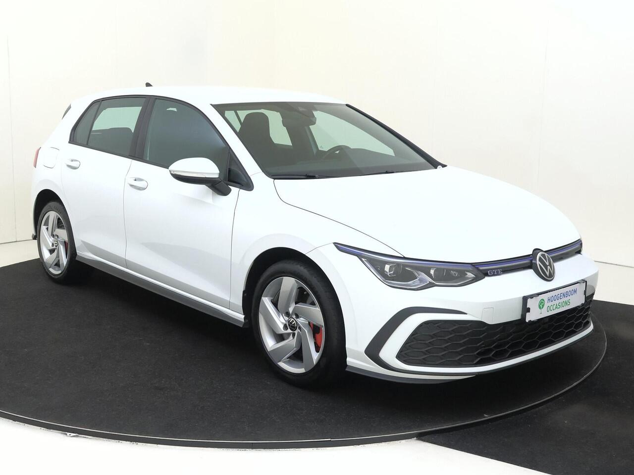 Volkswagen GOLF 1.4 eHybrid GTE | SoH 99% | Trekhaak | LED matrix verlichting | Dodehoek detectie | Adaptieve cruise control | Stoel- en stuurwielverwarming | Navigatie | CarPlay |