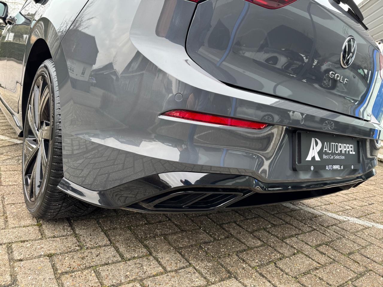 Volkswagen GOLF 1.5 eTSI R-Line DSG | Panodak | IQ.light | LMV18" | NAVI | 1e eig. | Mooi !