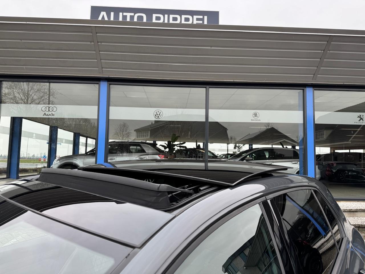 Volkswagen GOLF 1.5 eTSI R-Line DSG | Panodak | IQ.light | LMV18" | NAVI | 1e eig. | Mooi !