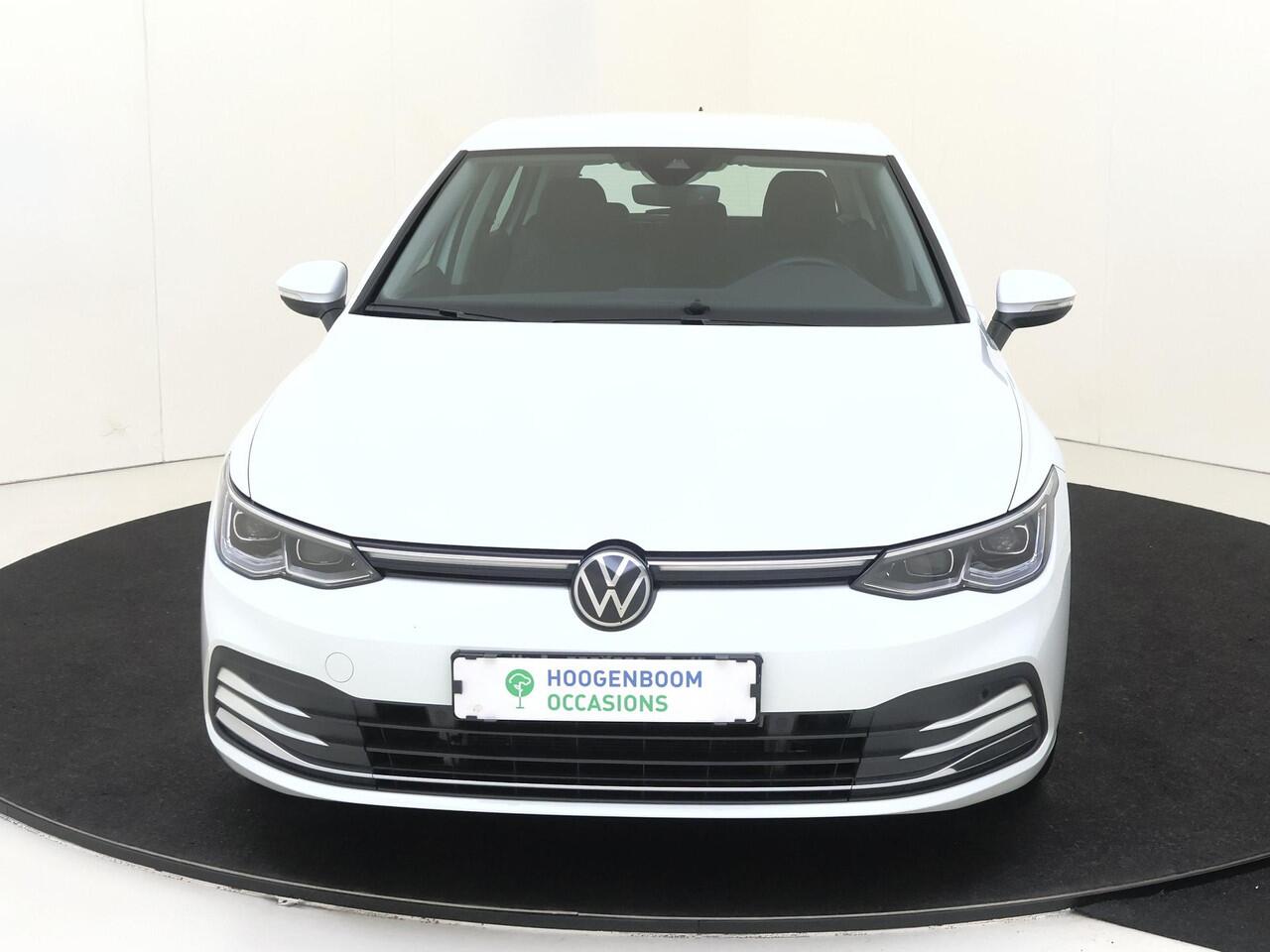 Volkswagen GOLF 1.4 eHybrid Style | SoH 92% | Adaptieve cruise control | LED matrix verlichting | Navigatie | Elektrisch verstelbare bestuurdersstoel met geheugen | Stoel- en stuurwielverwarming | Parkeersensoren | CarPlay |