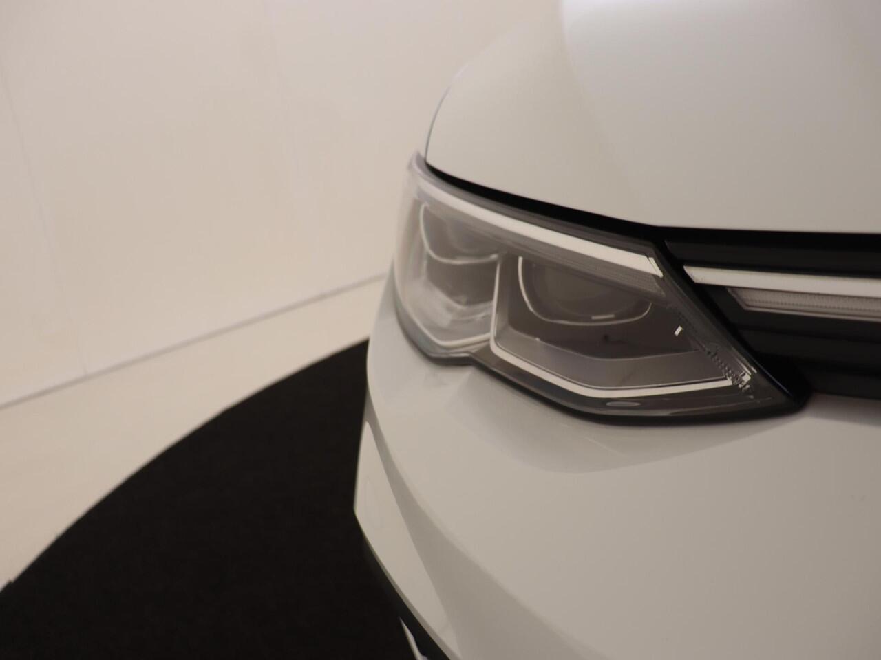Volkswagen GOLF 1.4 eHybrid Style | SoH 92% | Adaptieve cruise control | LED matrix verlichting | Navigatie | Elektrisch verstelbare bestuurdersstoel met geheugen | Stoel- en stuurwielverwarming | Parkeersensoren | CarPlay |