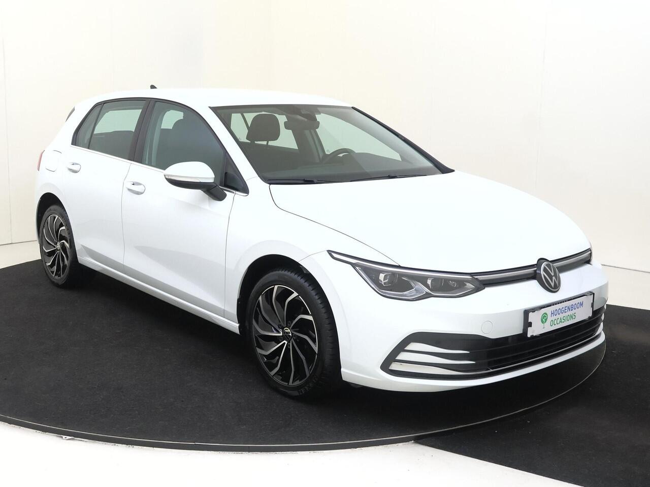 Volkswagen GOLF 1.4 eHybrid Style | SoH 92% | Adaptieve cruise control | LED matrix verlichting | Navigatie | Elektrisch verstelbare bestuurdersstoel met geheugen | Stoel- en stuurwielverwarming | Parkeersensoren | CarPlay |