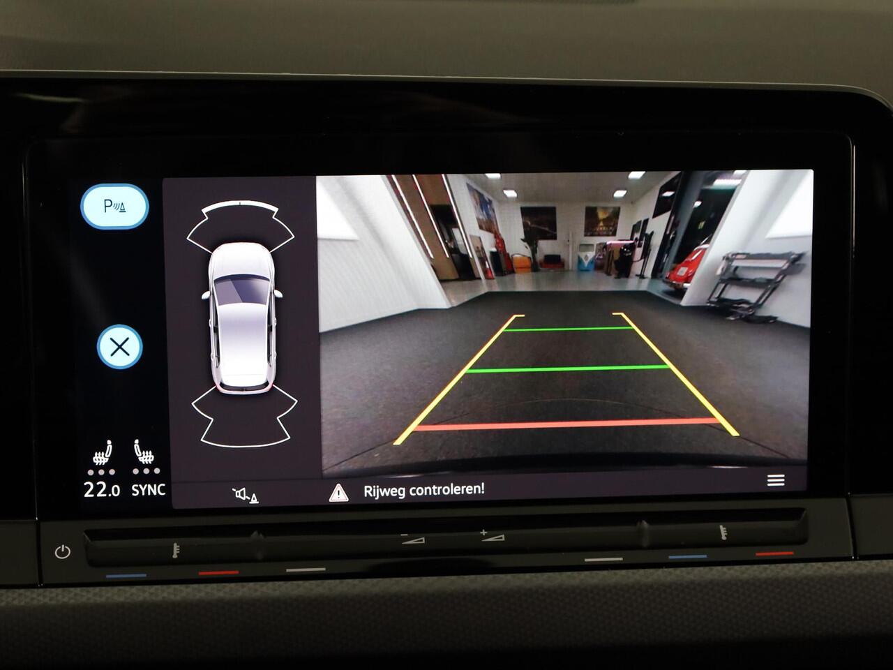 Volkswagen GOLF 1.0 eTSI Life Active 110PK DSG | Navigatie | achteruitrijcamera | LED plus | 17" LM velgen |