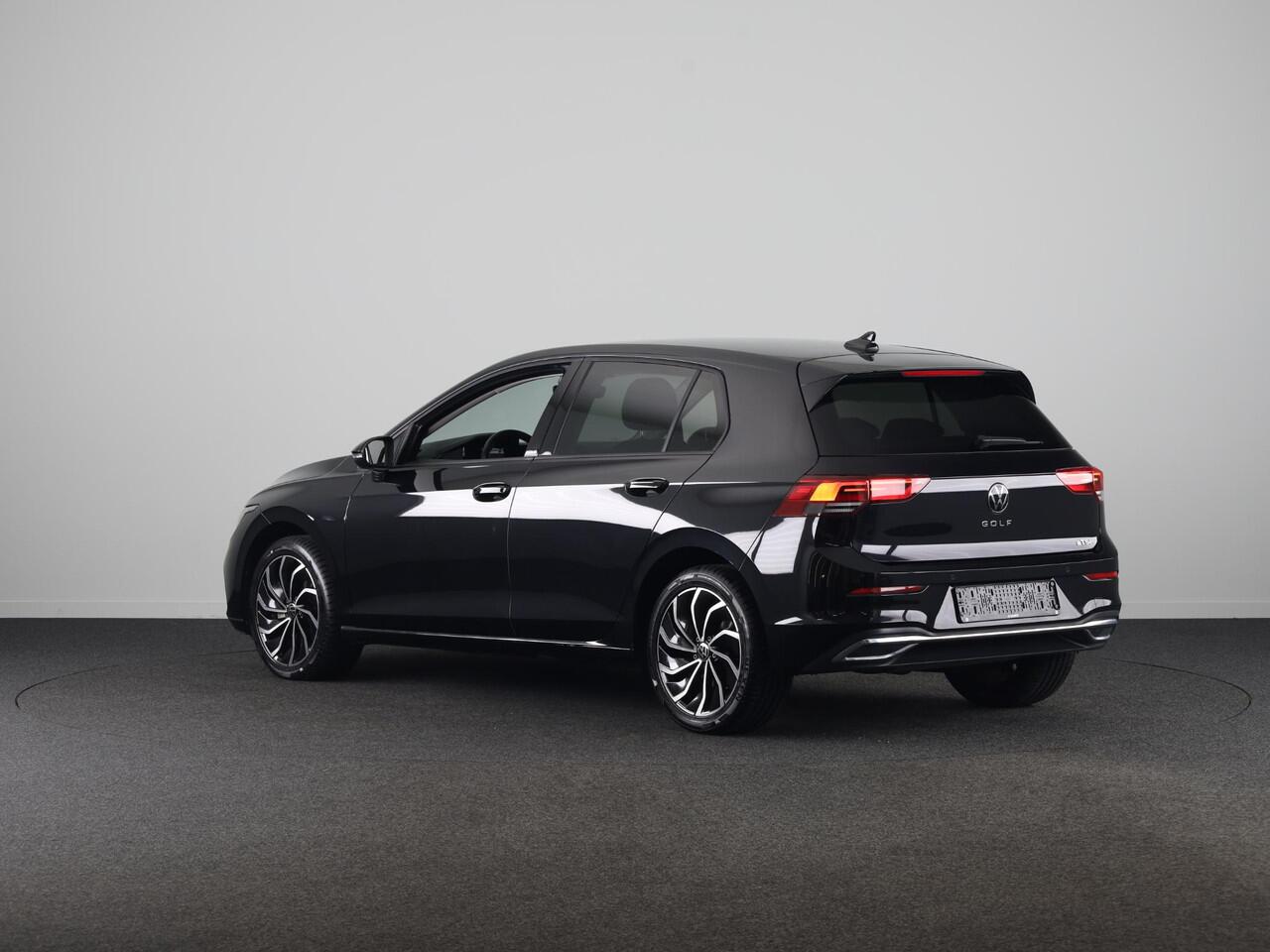 Volkswagen GOLF 1.0 eTSI Life Active 110PK DSG | Navigatie | achteruitrijcamera | LED plus | 17" LM velgen |
