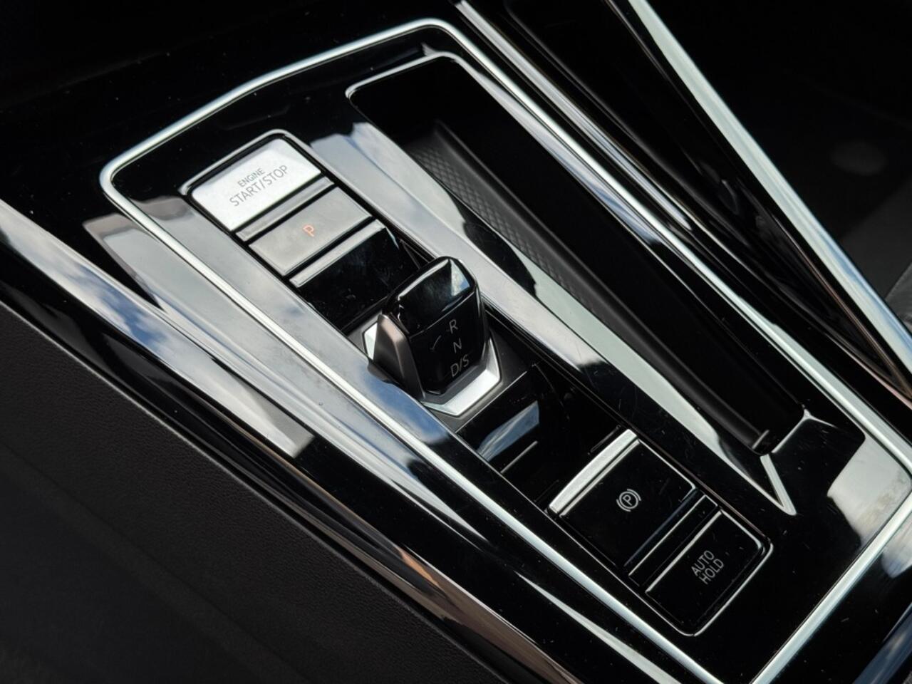 Volkswagen GOLF 1.5 eTSI 150PK DSG AUTOMAAT/R-LINE/2023/22.000KM!