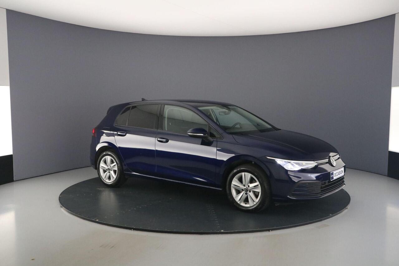 Volkswagen GOLF Life Business 1.5 eTSI 130pk DSG Automaat Adaptive cruise control, Achteruitrijcamera, Stuurwiel verwarmd, Parkeersensoren, App connect, Stoelverwarming