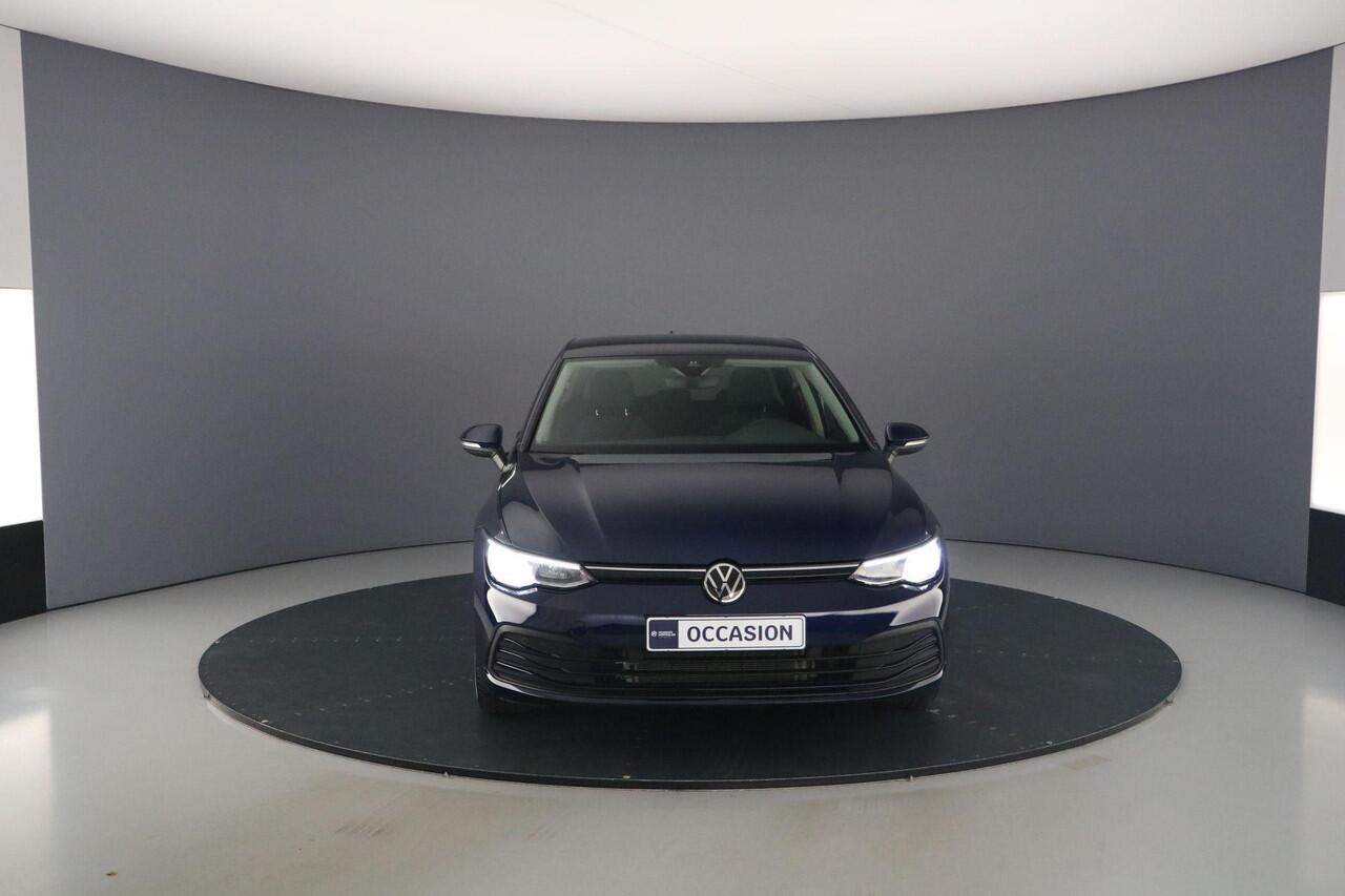 Volkswagen GOLF Life Business 1.5 eTSI 130pk DSG Automaat Adaptive cruise control, Achteruitrijcamera, Stuurwiel verwarmd, Parkeersensoren, App connect, Stoelverwarming