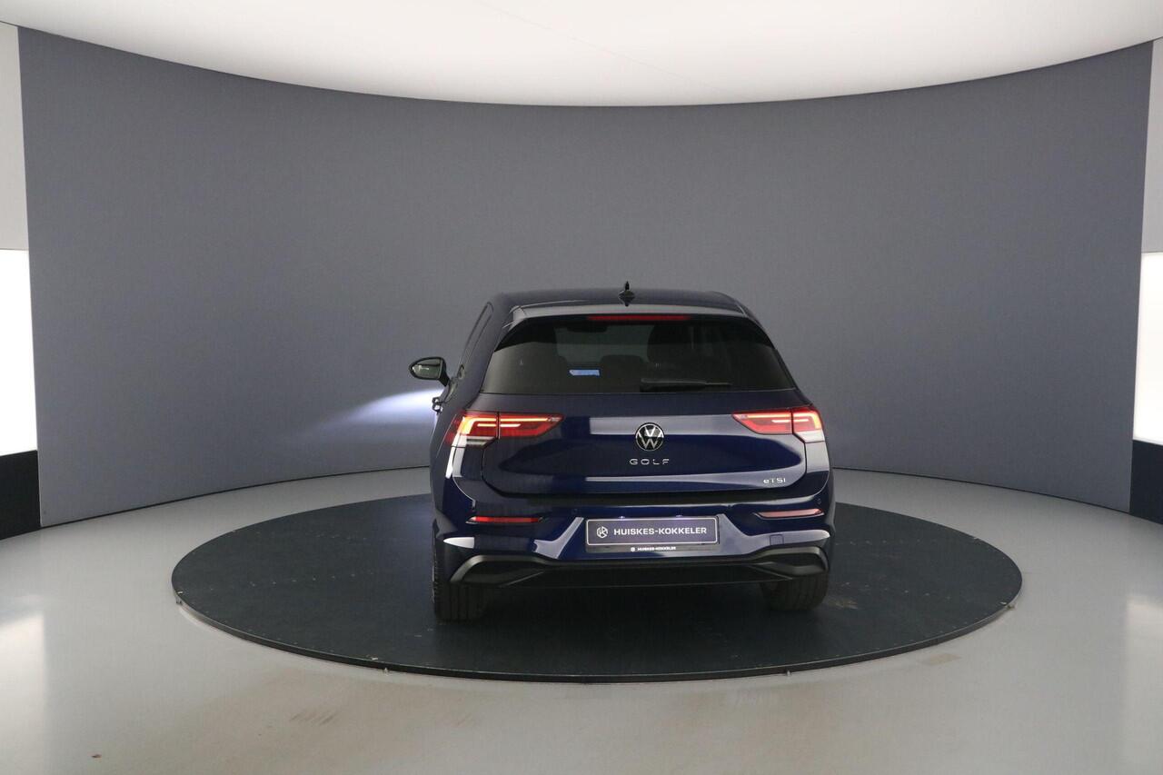 Volkswagen GOLF Life Business 1.5 eTSI 130pk DSG Automaat Adaptive cruise control, Achteruitrijcamera, Stuurwiel verwarmd, Parkeersensoren, App connect, Stoelverwarming