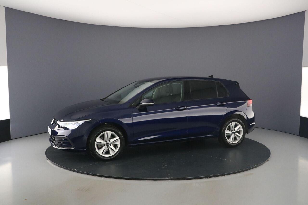 Volkswagen GOLF Life Business 1.5 eTSI 130pk DSG Automaat Adaptive cruise control, Achteruitrijcamera, Stuurwiel verwarmd, Parkeersensoren, App connect, Stoelverwarming