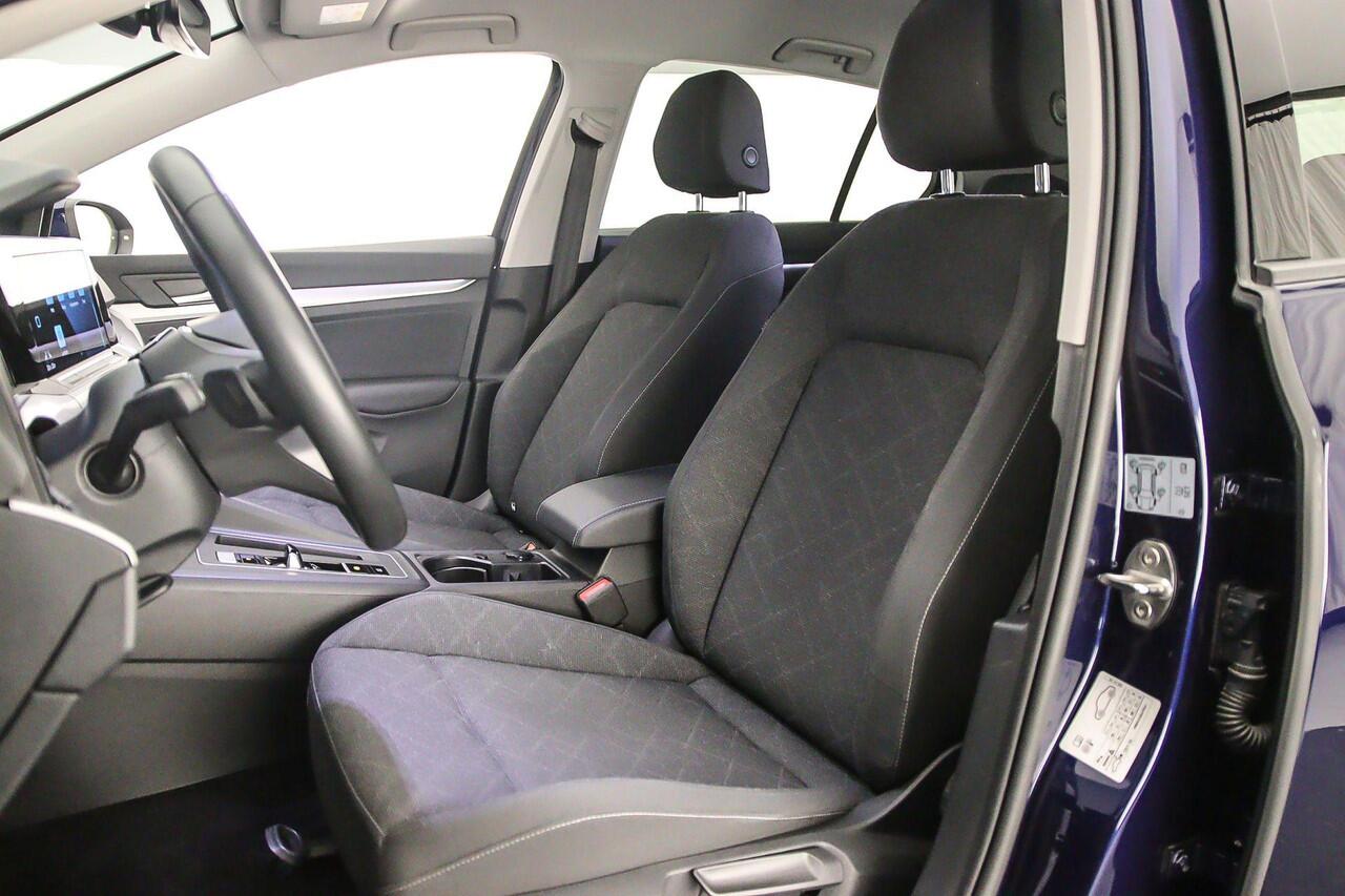 Volkswagen GOLF Life Business 1.5 eTSI 130pk DSG Automaat Adaptive cruise control, Achteruitrijcamera, Stuurwiel verwarmd, Parkeersensoren, App connect, Stoelverwarming