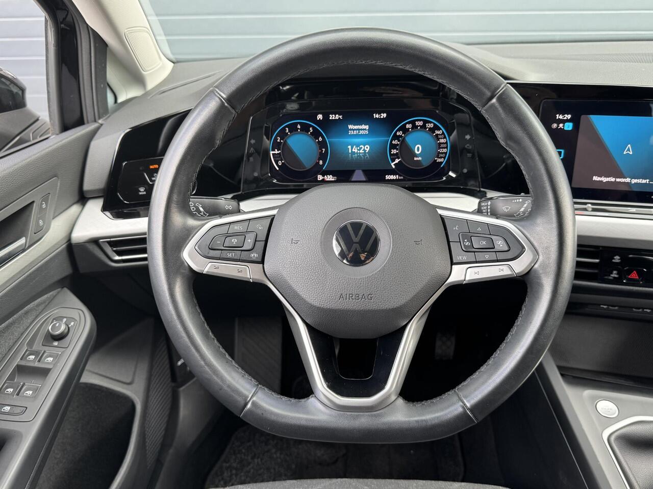 Volkswagen GOLF 1.0 TSI LIFE I ADAPTIVE CRUISE CONTROL I APPLE CARPLAY I CLIMATE CONTROL I 17" LICHT METALEN VELGEN