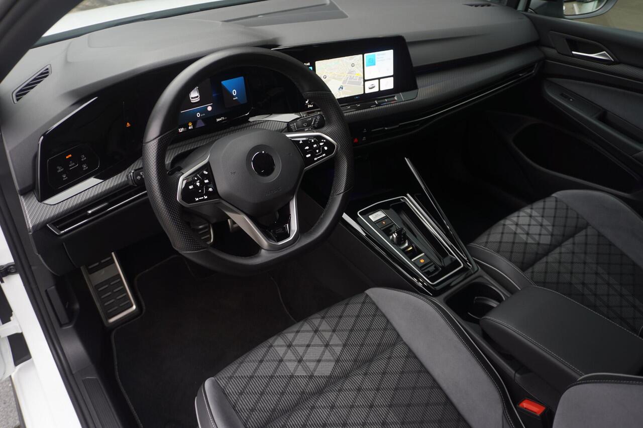 Volkswagen GOLF 1.5 eTSI Style | R-line | Black style | Carplay | Navi | Camera | 18"