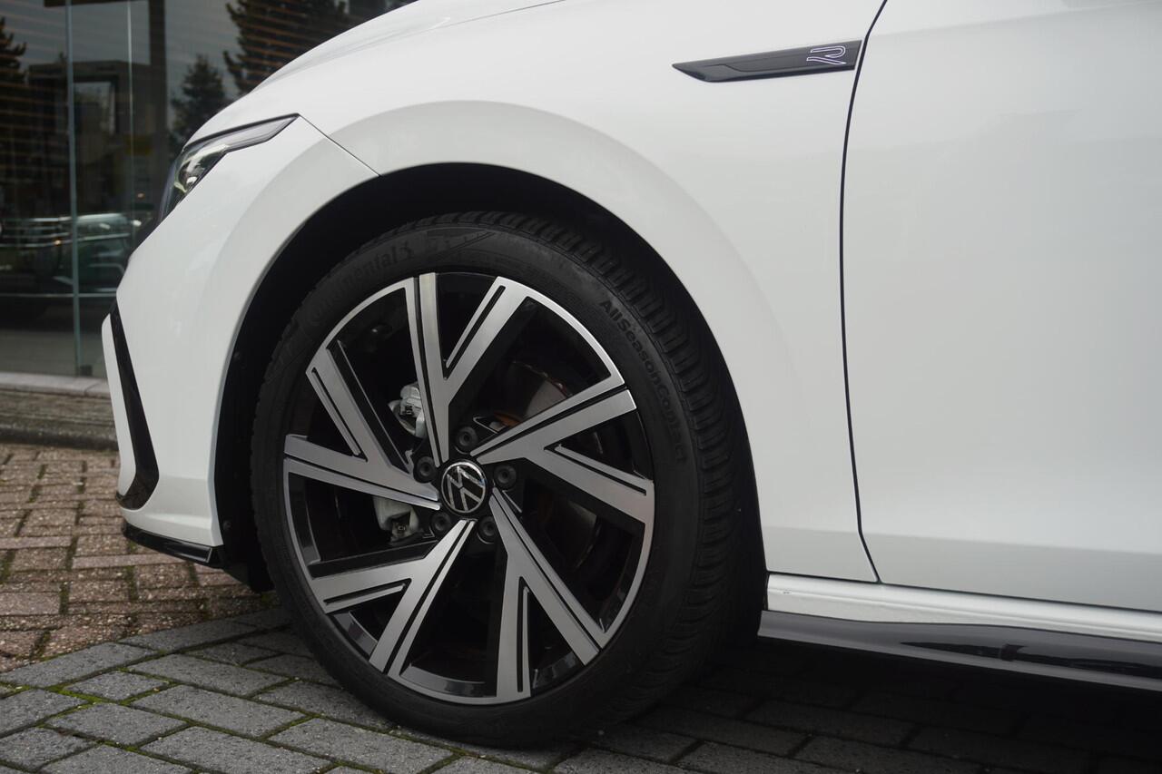 Volkswagen GOLF 1.5 eTSI Style | R-line | Black style | Carplay | Navi | Camera | 18"