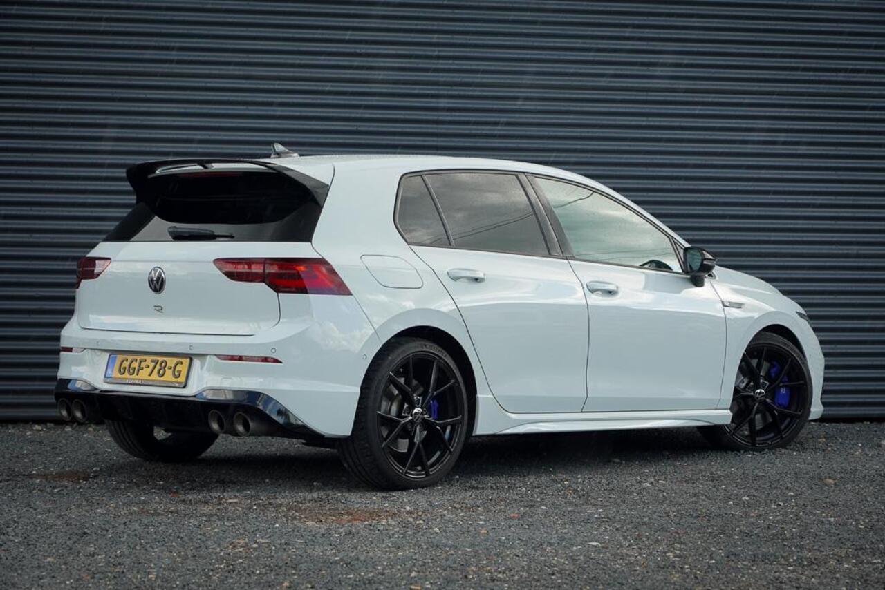 Volkswagen GOLF 2.0 TSI R 4Motion / Pano / Akrapovic / DCC / Stoelklima