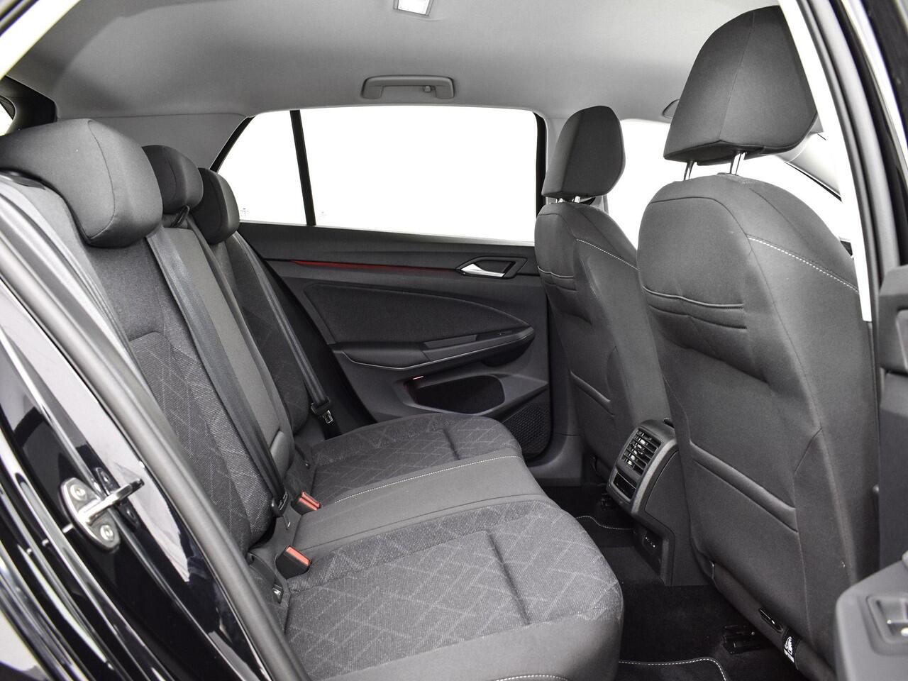 Volkswagen GOLF 1.0 TSI 110pk Life · Apple/Android Car Play · Navigatie · Sfeerverlichting · P-Sensoren · Getint Glas · 16'' Inch · Garantie t/m 20-01-2027 of 100.000km