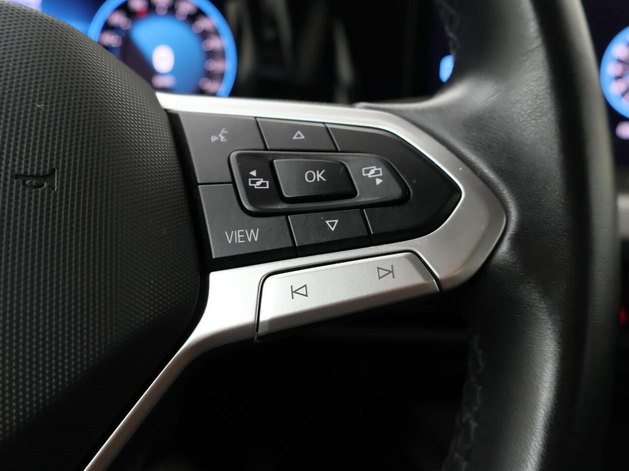 Volkswagen GOLF 1.0 TSI Life | 110 PK | Achteruitrijcamera | Navigatiesysteem | Adaptive cruise control |