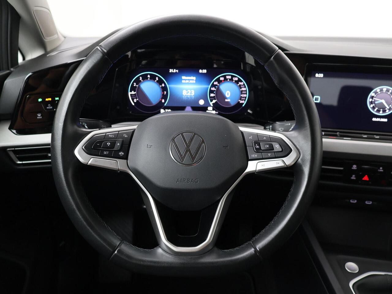 Volkswagen GOLF 1.0 TSI Life | 110 PK | Achteruitrijcamera | Navigatiesysteem | Adaptive cruise control |