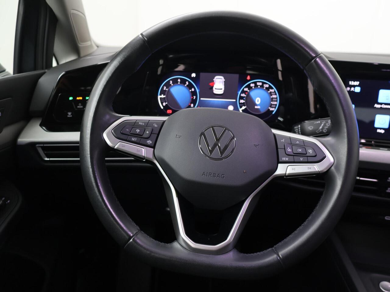 Volkswagen GOLF 1.0 TSI Life | 110 PK | Adaptive Cruise Control | Parkeersensoren | Navigatie