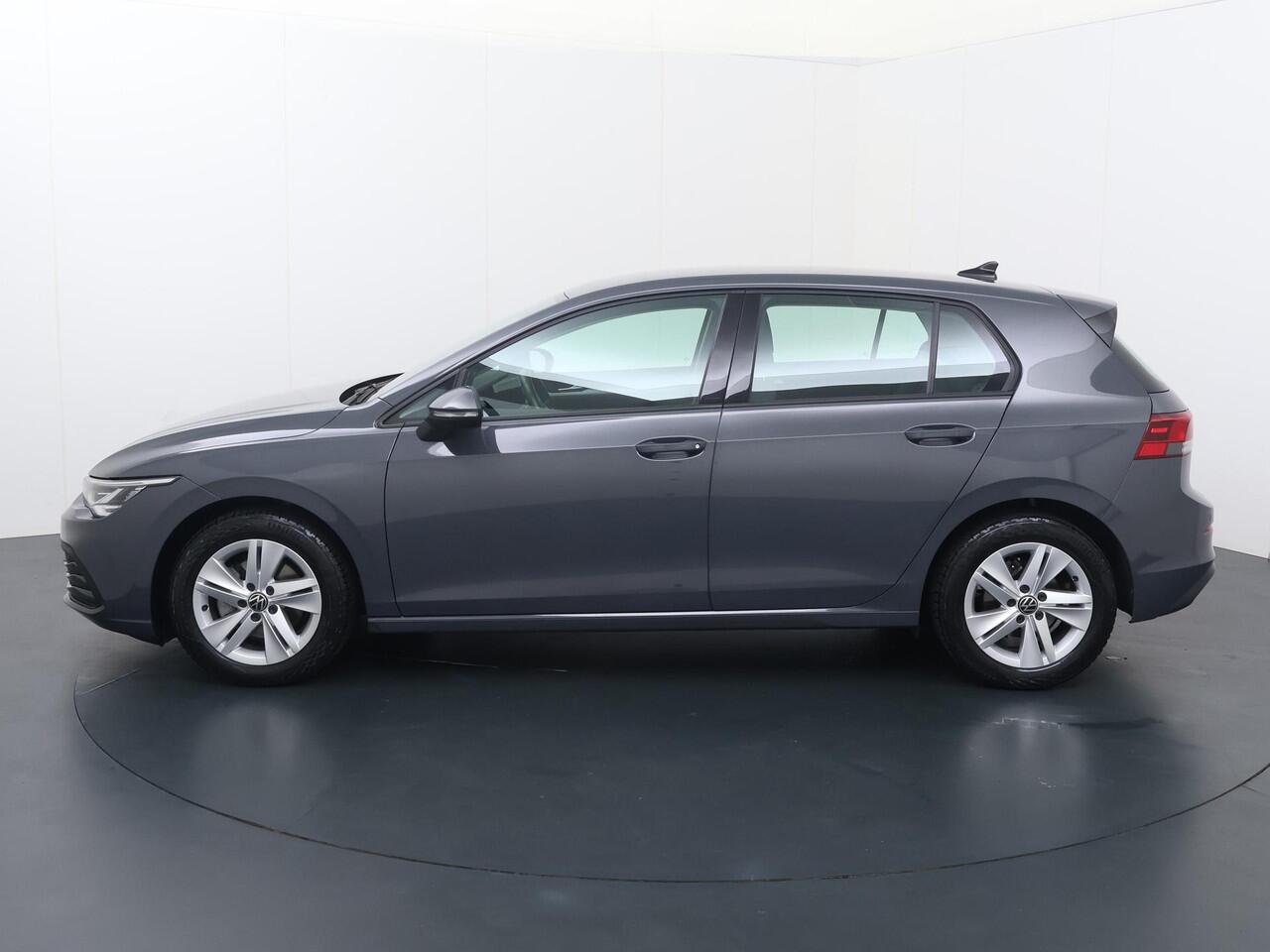 Volkswagen GOLF 1.0 TSI Life | 110 PK | Adaptive Cruise Control | Parkeersensoren | Navigatie