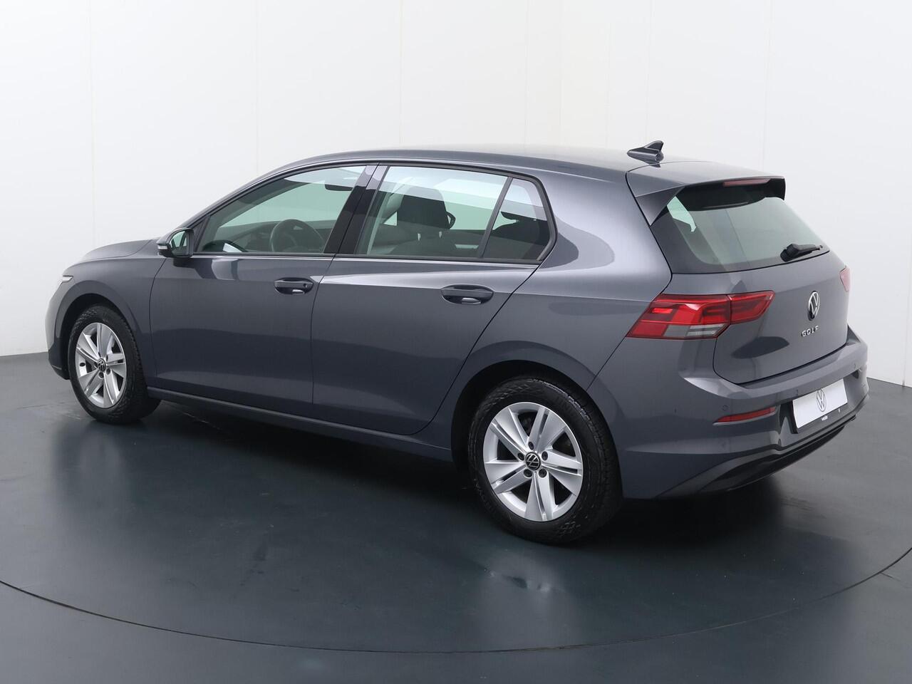 Volkswagen GOLF 1.0 TSI Life | 110 PK | Adaptive Cruise Control | Parkeersensoren | Navigatie