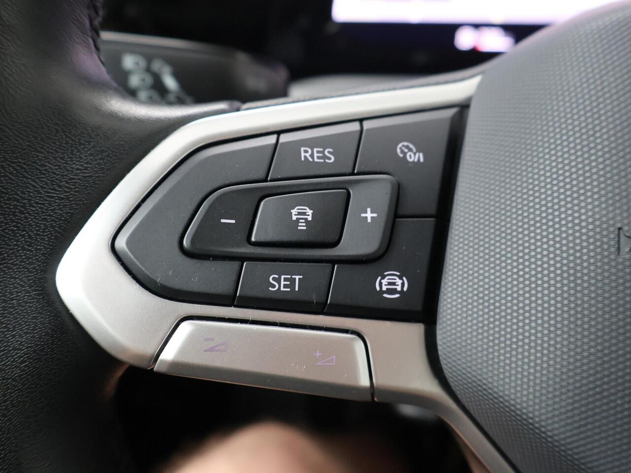 Volkswagen GOLF 1.0 TSI Life | 110 PK | Adaptive Cruise Control | Parkeersensoren | Navigatie