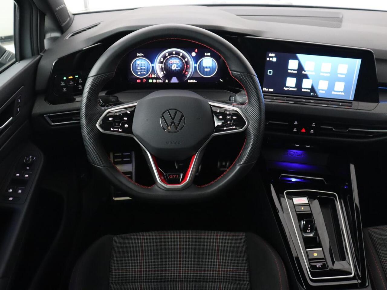 Volkswagen GOLF 2.0 TSI GTI | Carplay | Sfeerverlichting | LED Plus | Sportstoelen | Parkeerhulp | Cruise control | Digital Cockpit | Climate control