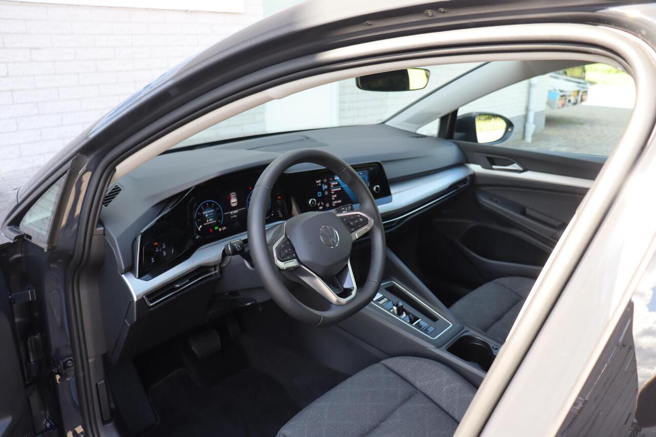 Volkswagen GOLF 1.0 eTSI Life Business