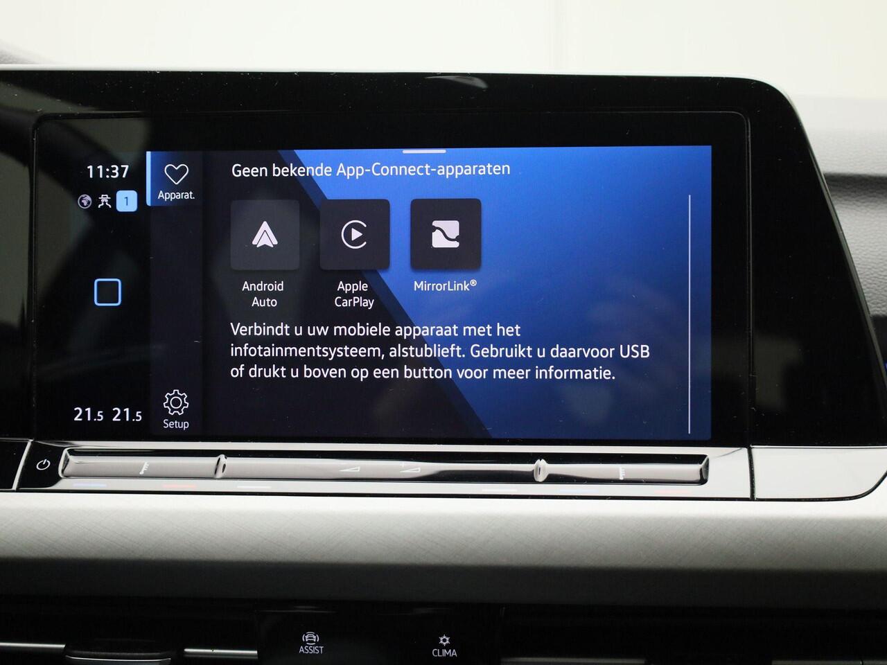 Volkswagen GOLF 1.0eTSI/110PK Life DSG · Navigatie · Apple/Android Car Play · Parkeersensoren · Garantie t/m 14-03-2027 of 100.000km