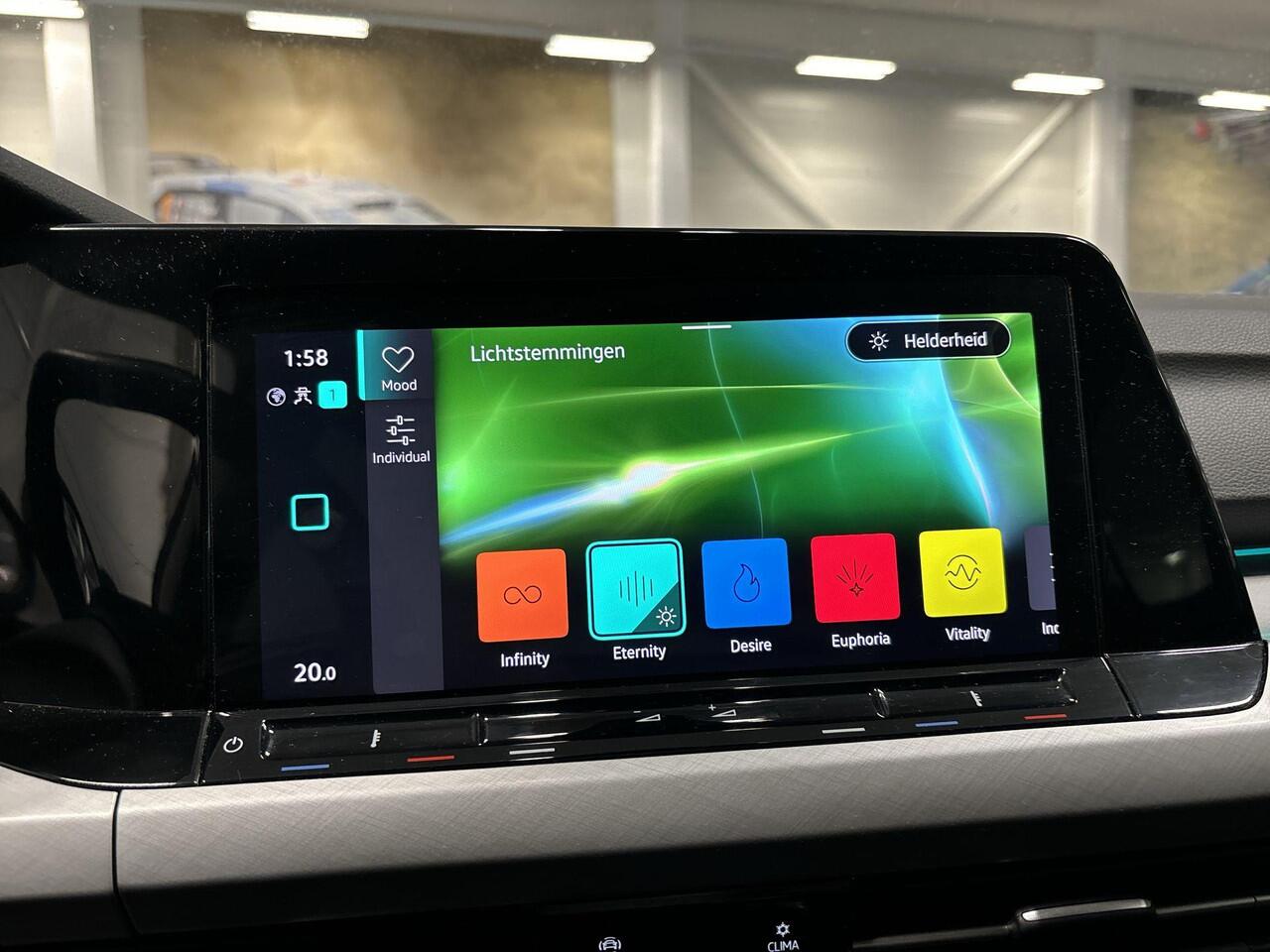 Volkswagen GOLF 1.0 TSI 110pk Life · Apple/Android Car Play · Navigatie · P-Sensoren · Sfeerverlichting · Getint Glas · 16'' Inch · Garantie t/m 03-07-2027 of 100.000km