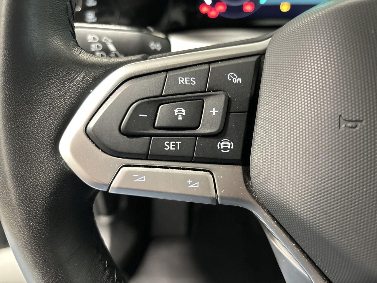 Volkswagen GOLF 1.0 TSI 110pk Life · Apple/Android Car Play · Navigatie · P-Sensoren · Sfeerverlichting · Getint Glas · 16'' Inch · Garantie t/m 03-07-2027 of 100.000km