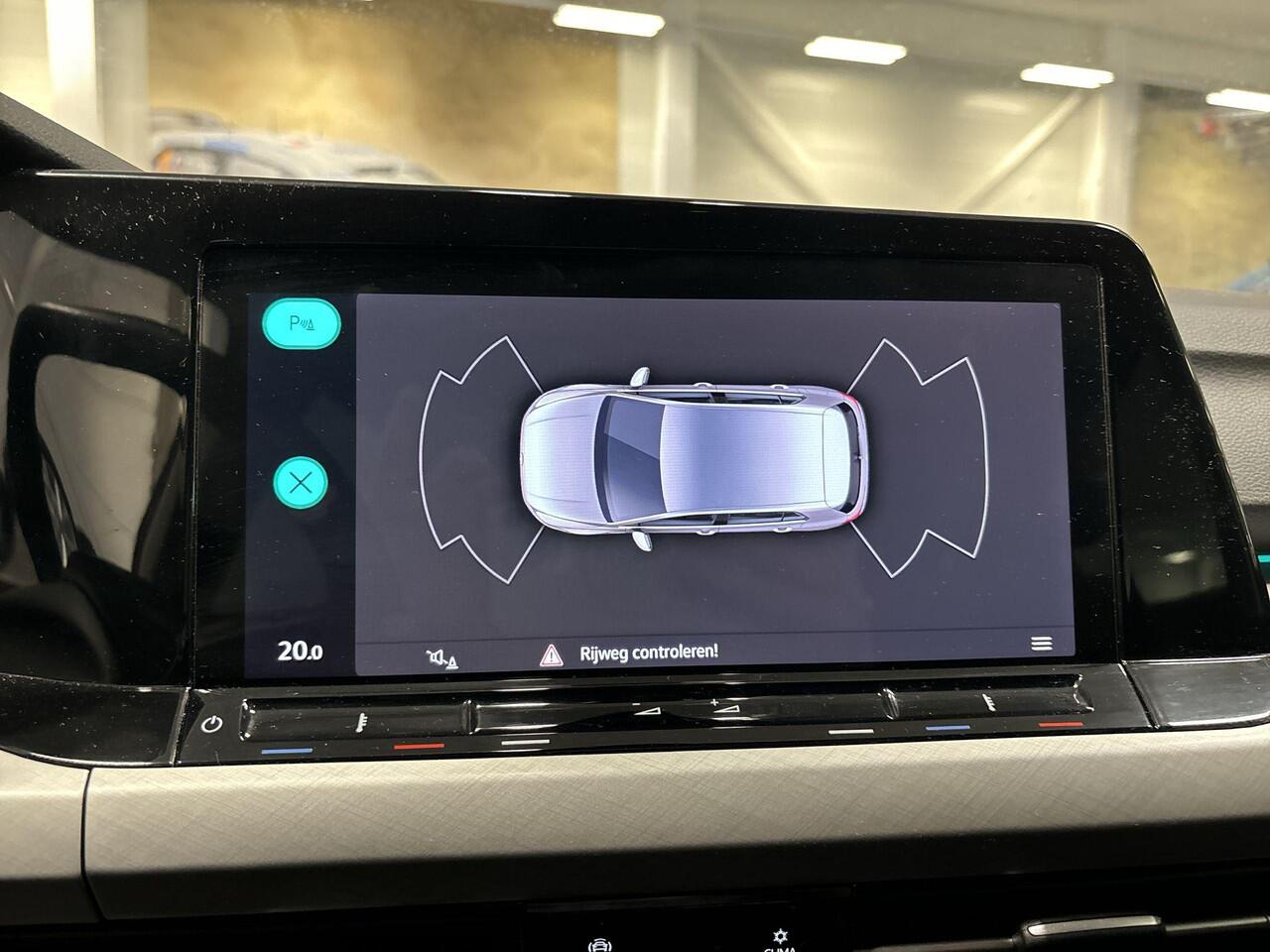 Volkswagen GOLF 1.0 TSI 110pk Life · Apple/Android Car Play · Navigatie · P-Sensoren · Sfeerverlichting · Getint Glas · 16'' Inch · Garantie t/m 03-07-2027 of 100.000km