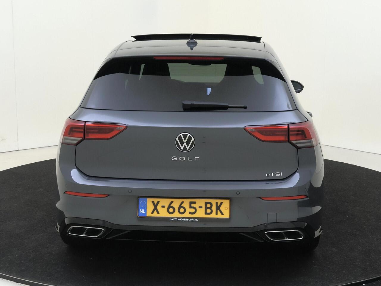 Volkswagen GOLF 1.5 eTSI R-Line | Panoramadak | Navigatie | Parkeersensoren | Adaptieve cruise control | Sfeerverlichting | CarPlay | Draadloze telefoonlader |