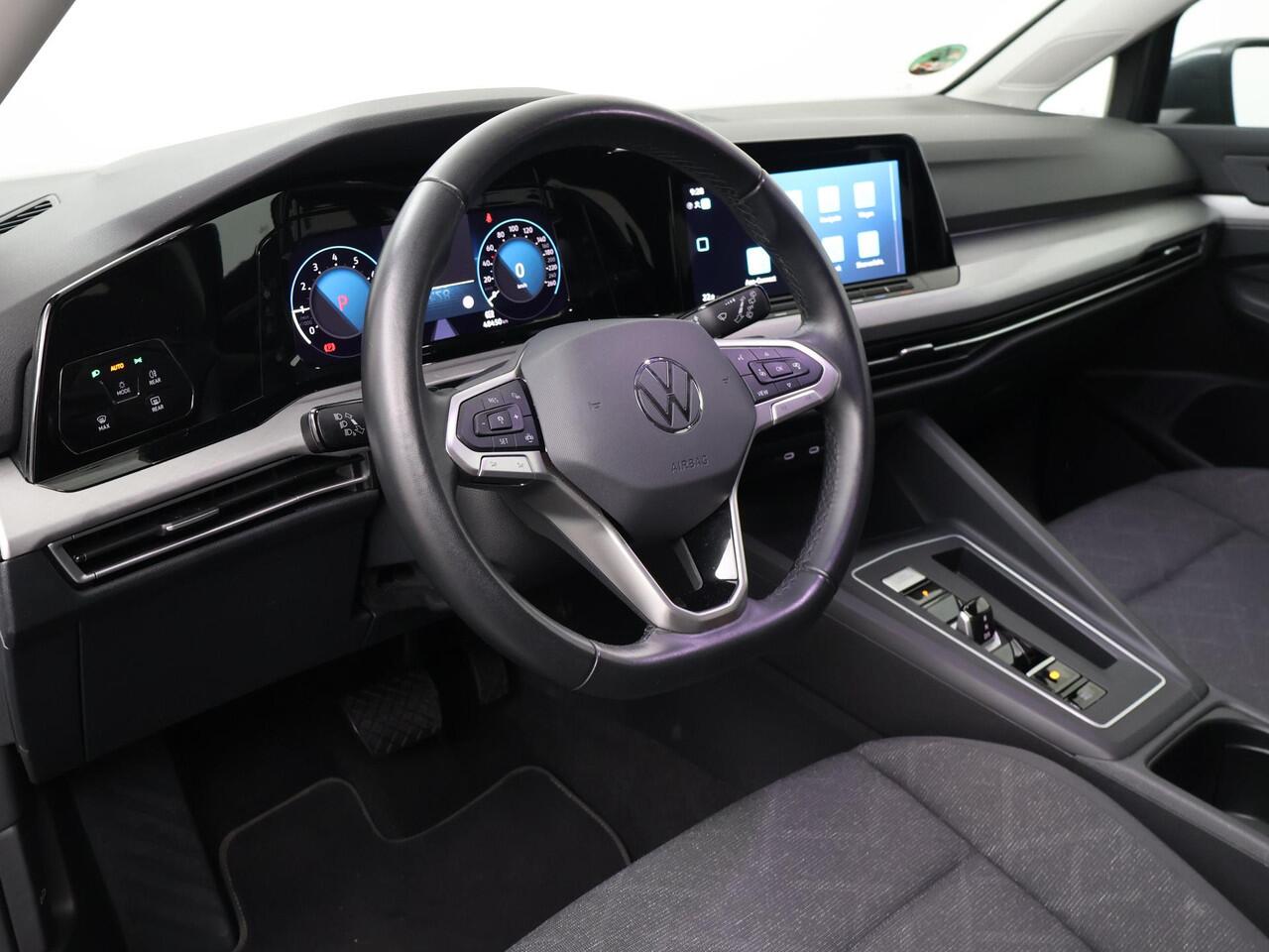 Volkswagen GOLF Variant 1.0 eTSI Life | 110 PK | Automaat | Trekhaak | Achteruitrijcamera |