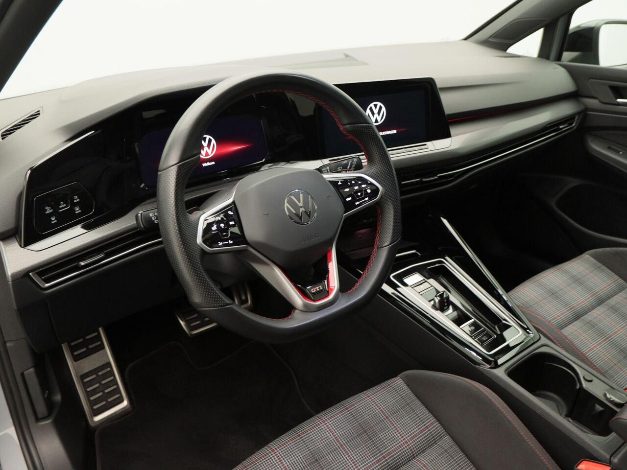 Volkswagen GOLF 2.0 GTi TSi 245 Pk Automaat | Panoramadak | Adaptive Cruise | Head Up | Navigatie | Carplay | 19 inch | 48.591 Km!!