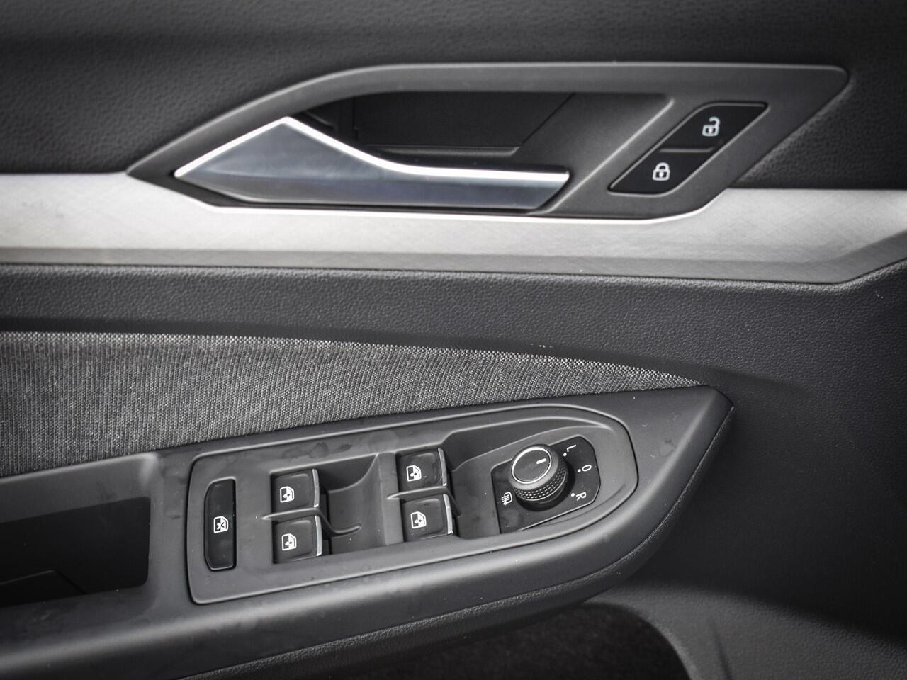 Volkswagen GOLF 1.0 TSI 110pk Life · Apple/Android Car Play · Navi · P-Sensoren · ACC · DAB · Getint Glas · Sfeerverlichting · 16'' Inch · Garantie t/m 30-08-2027 of 100.000km