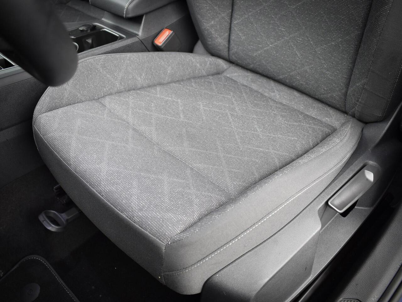 Volkswagen GOLF 1.0 TSI 110pk Life · Apple/Android Car Play · Navi · P-Sensoren · ACC · DAB · Getint Glas · Sfeerverlichting · 16'' Inch · Garantie t/m 30-08-2027 of 100.000km