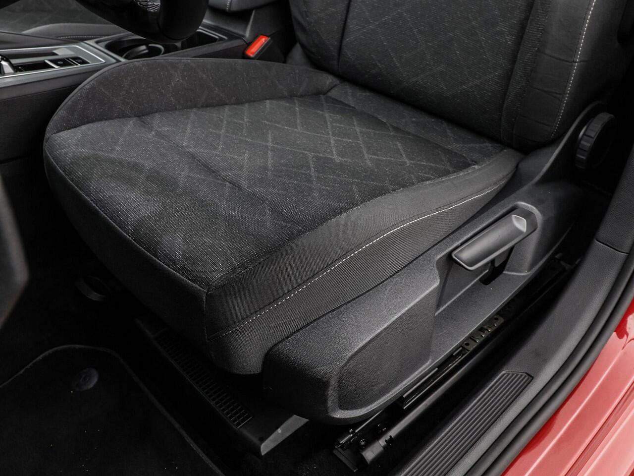 Volkswagen GOLF Variant 1.0 eTSI 110pk DSG Life · Camera · ACC · Inklap. Trekhaak · Apple/Android Car Play · Clima · Navigatie · Verkeersbord Detectie · Garantie t/m 03-07-2027 of 100.000