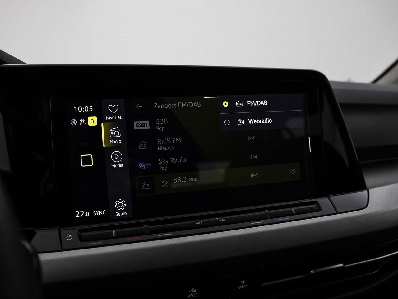 Volkswagen GOLF Variant 1.0 eTSI 110pk DSG Life · Camera · ACC · Inklap. Trekhaak · Apple/Android Car Play · Clima · Navigatie · Verkeersbord Detectie · Garantie t/m 03-07-2027 of 100.000