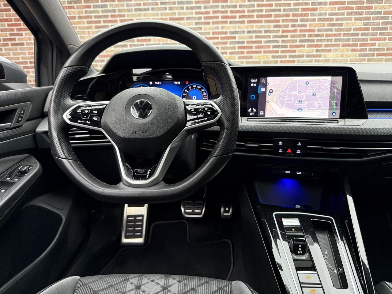 Volkswagen GOLF 1.5 TSI R-Line PANORAMA AMBIENT LIGHT STOEL/STUUR VERWARMING PARKEERHULP