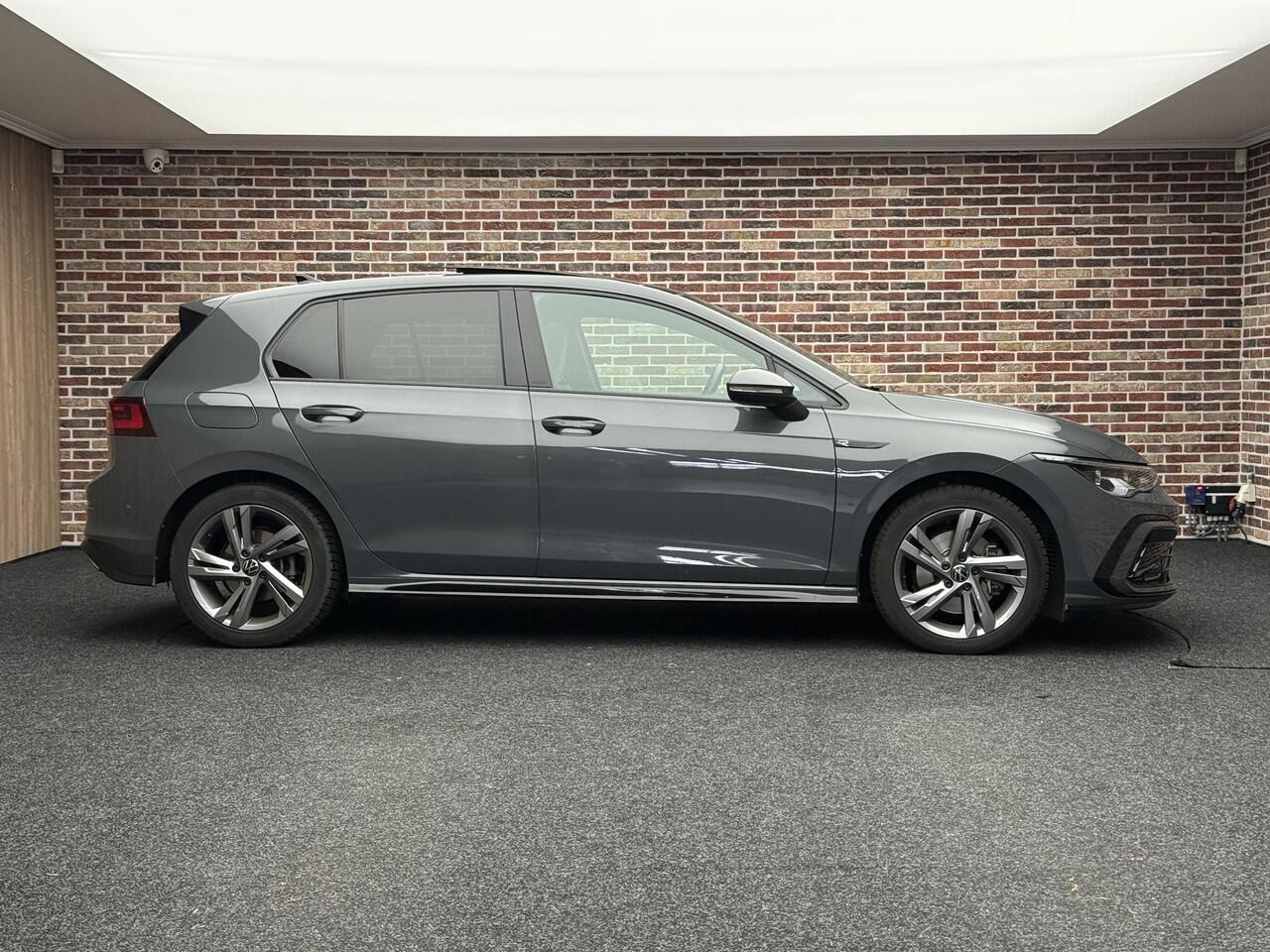 Volkswagen GOLF 1.5 TSI R-Line PANORAMA AMBIENT LIGHT STOEL/STUUR VERWARMING PARKEERHULP