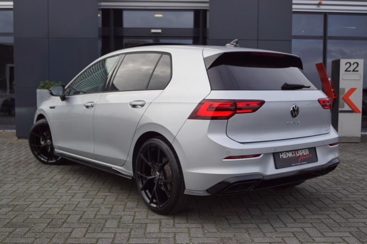 Volkswagen GOLF R-Line black1.5 TSI DSG 150pk/ Panodak /19 Inch LM/ IQ LED / App-Connect/Camera/Navi