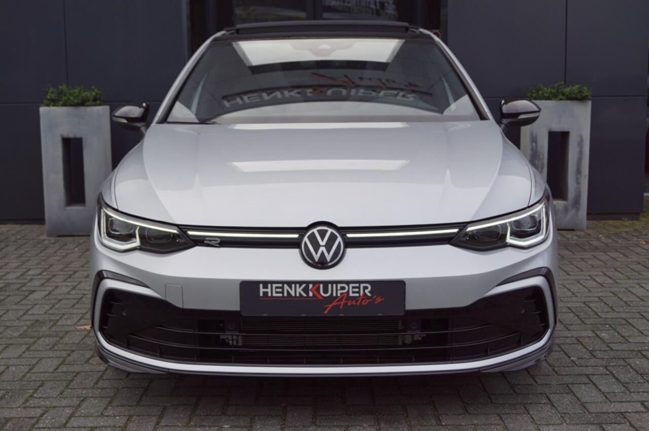 Volkswagen GOLF R-Line black1.5 TSI DSG 150pk/ Panodak /19 Inch LM/ IQ LED / App-Connect/Camera/Navi