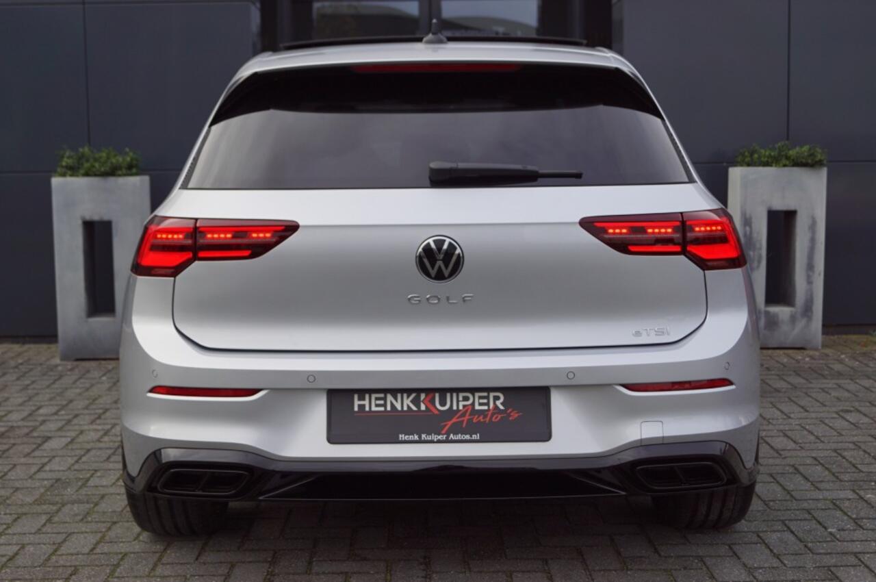 Volkswagen GOLF R-Line black1.5 TSI DSG 150pk/ Panodak /19 Inch LM/ IQ LED / App-Connect/Camera/Navi